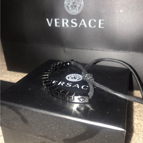 Versace bracelet - Picture 3 of 3